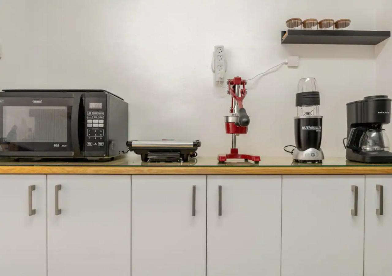 Central 1Br Oasis, Fast Fiber Wifi, Free Parking, Free Netflix With Shelter Haifa Kültér fotó